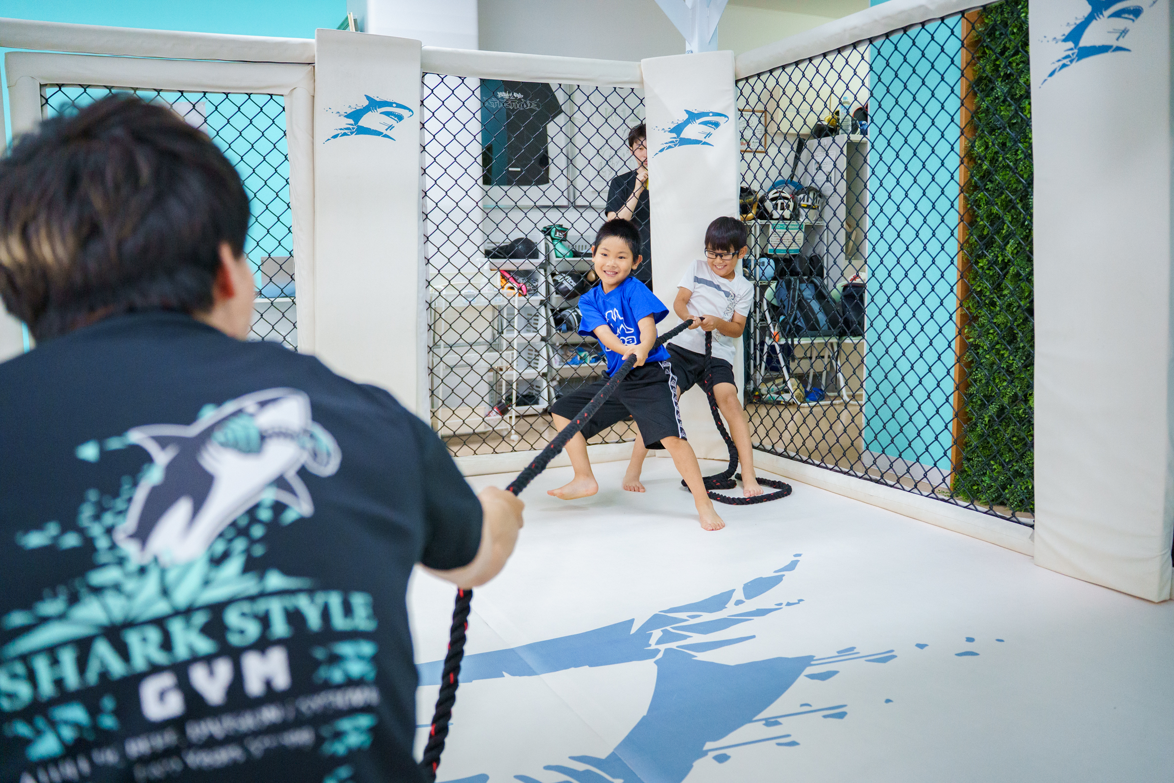 Shark Style Gym本八幡の店舗入口